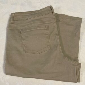 Time and Tru  Pull-on tan cotton blend capris plus size